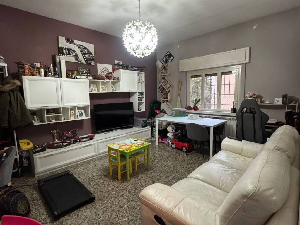 casa indipendente in vendita ad Avezzano in zona Caruscino