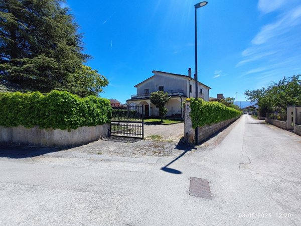 casa indipendente in vendita ad Avezzano