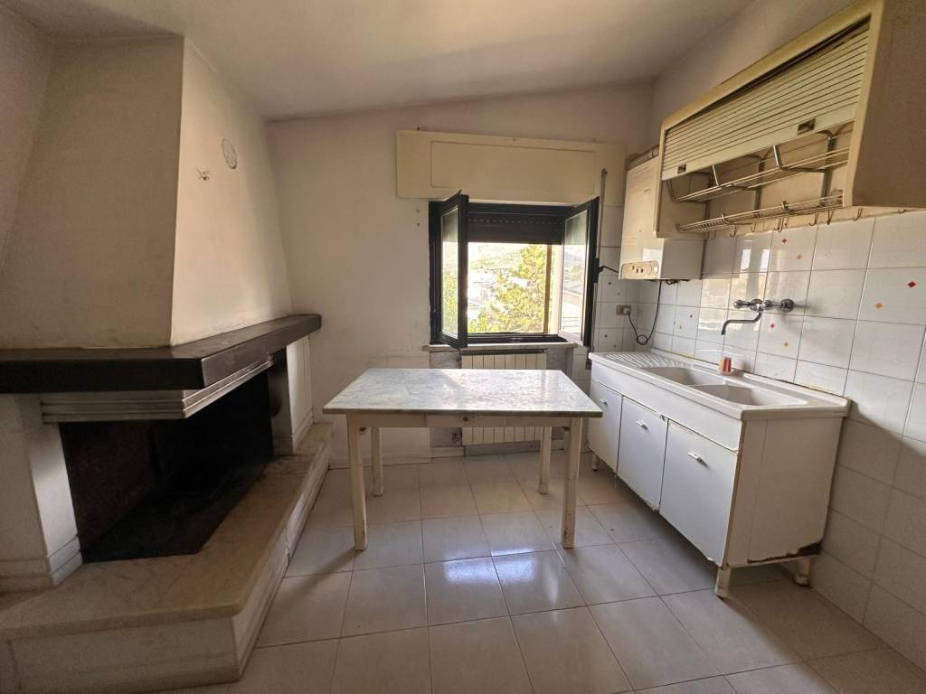 appartamento in vendita ad Avezzano in zona Caruscino
