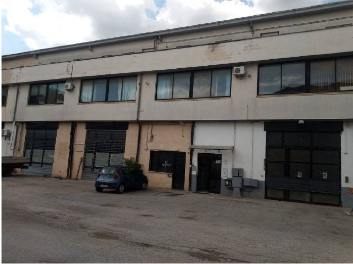 ufficio in vendita ad Avezzano in zona Incile