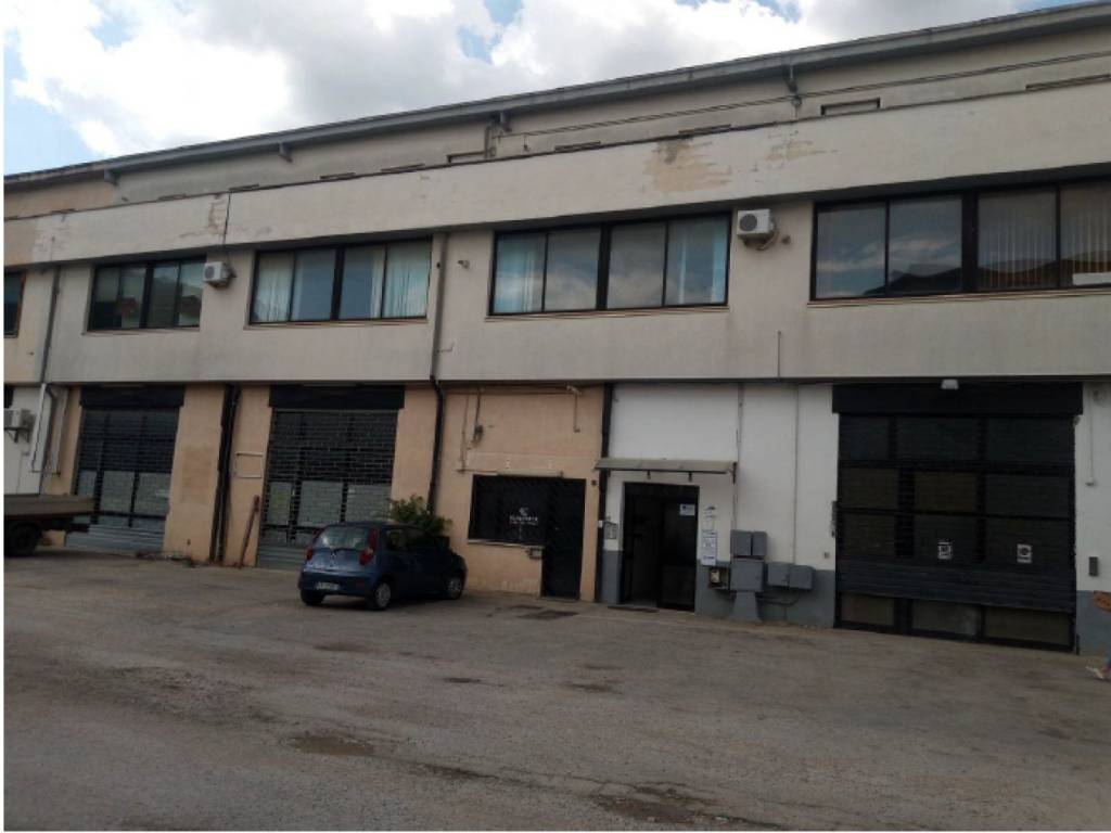 ufficio in vendita ad Avezzano in zona Incile