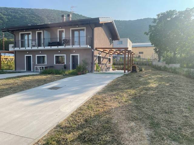 casa indipendente in vendita ad Avezzano in zona Incile