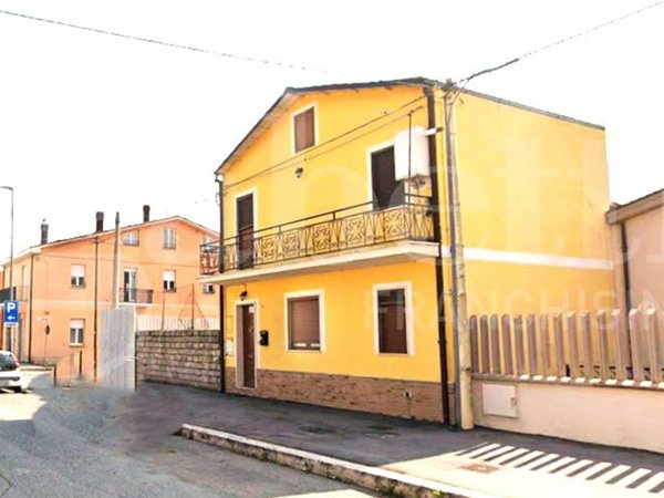 casa indipendente in vendita ad Avezzano