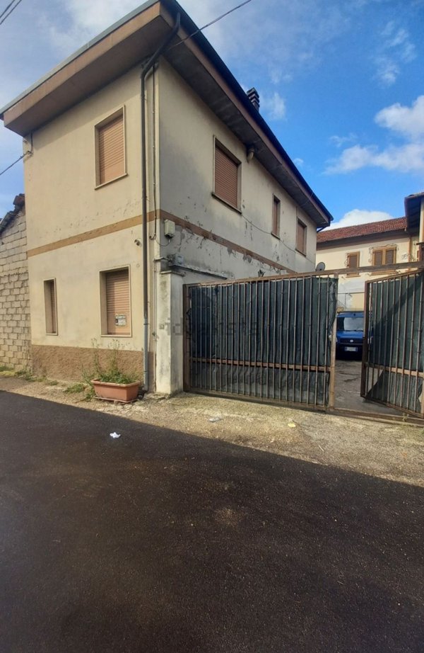 casa semindipendente in vendita ad Avezzano