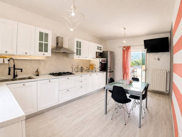 casa indipendente in vendita ad Avezzano in zona San Pelino