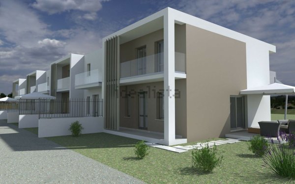 casa indipendente in vendita ad Avezzano in zona Caruscino