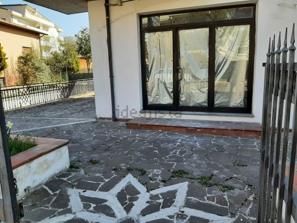 locale commerciale in vendita ad Avezzano