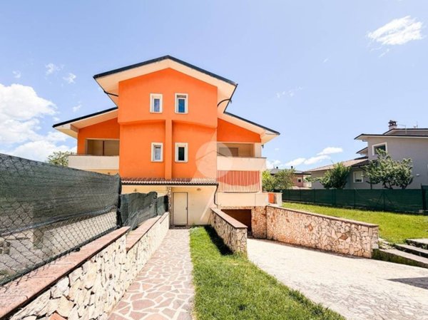 casa indipendente in vendita ad Avezzano in zona Incile
