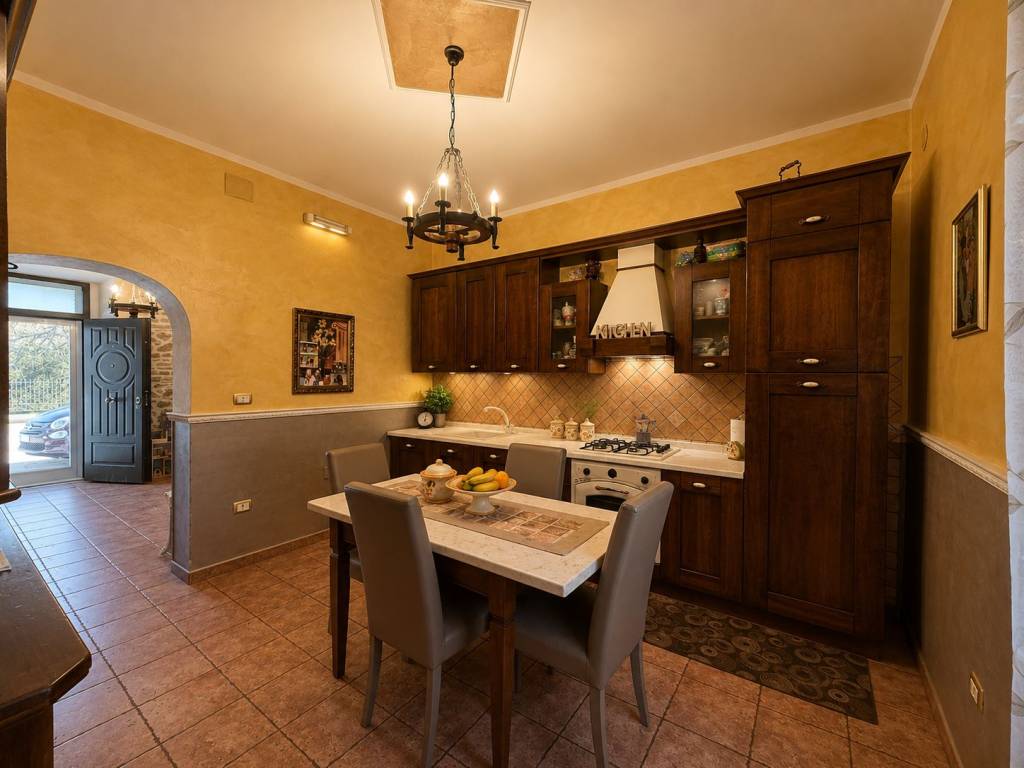casa indipendente in vendita ad Avezzano in zona San Pelino