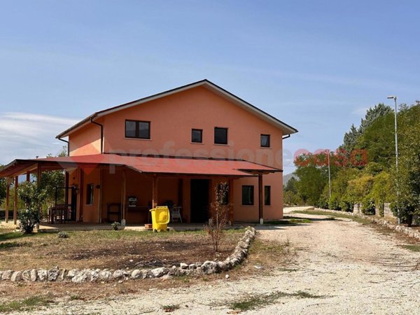 casa indipendente in vendita ad Avezzano