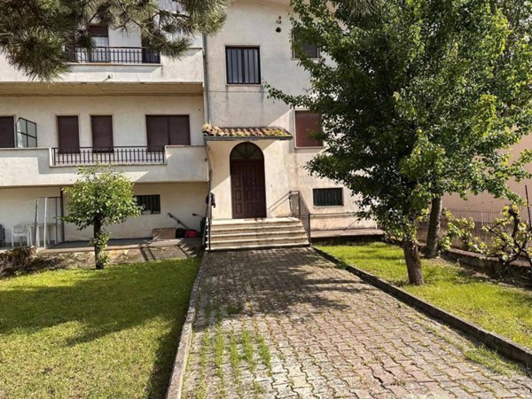 appartamento in vendita ad Avezzano in zona Caruscino