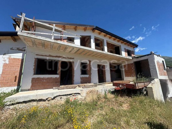 casa indipendente in vendita ad Avezzano in zona San Pelino