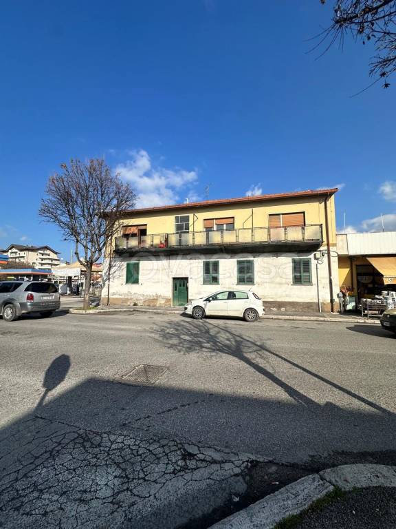 appartamento in vendita ad Avezzano in zona Caruscino