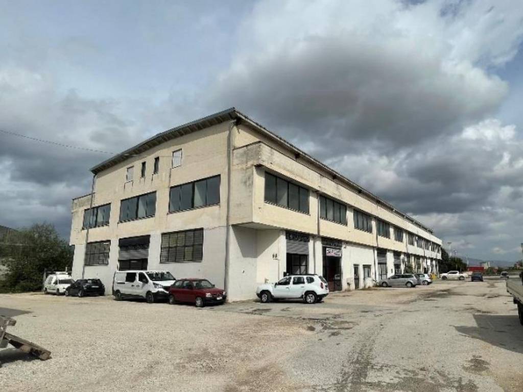 ufficio in vendita ad Avezzano in zona Incile