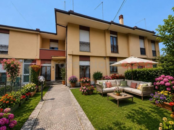 appartamento in vendita ad Avezzano in zona Caruscino