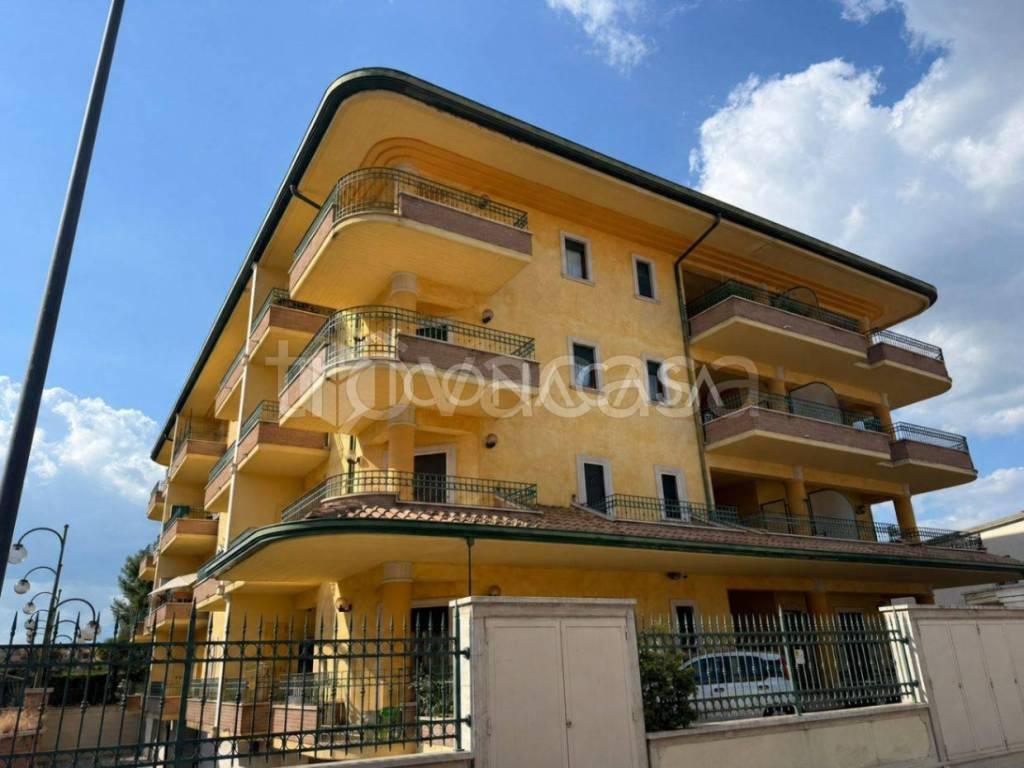 appartamento in vendita ad Avezzano in zona Caruscino
