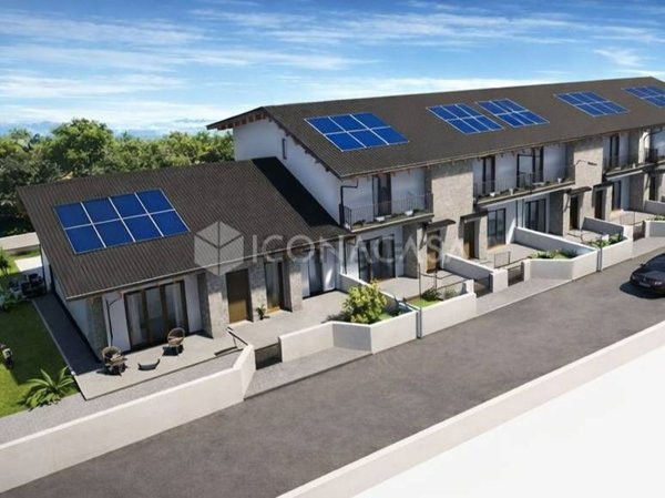 casa indipendente in vendita ad Avezzano in zona Caruscino