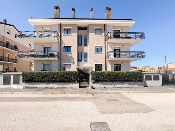 appartamento in vendita ad Avezzano in zona Caruscino