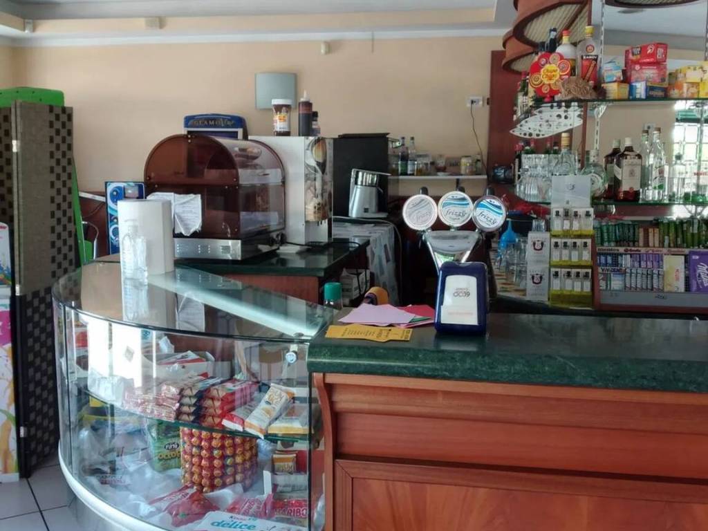negozio in vendita ad Avezzano in zona Caruscino