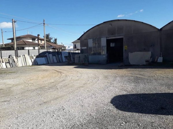 locale commerciale in vendita ad Avezzano in zona San Pelino