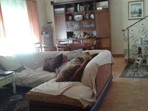 casa indipendente in vendita ad Avezzano in zona Caruscino