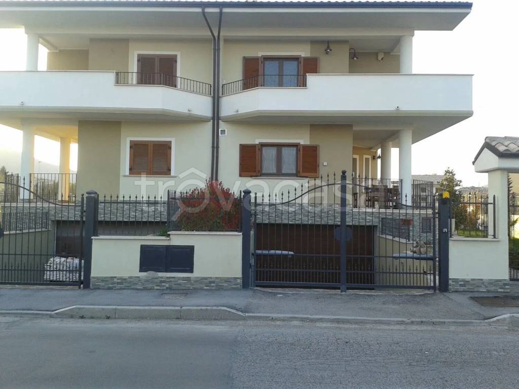 casa indipendente in vendita ad Avezzano