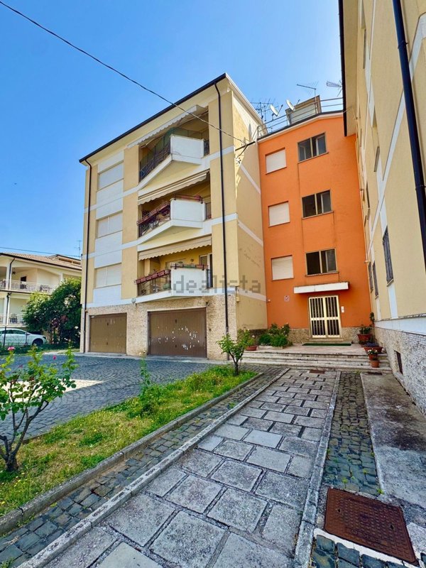 appartamento in vendita ad Avezzano in zona Caruscino