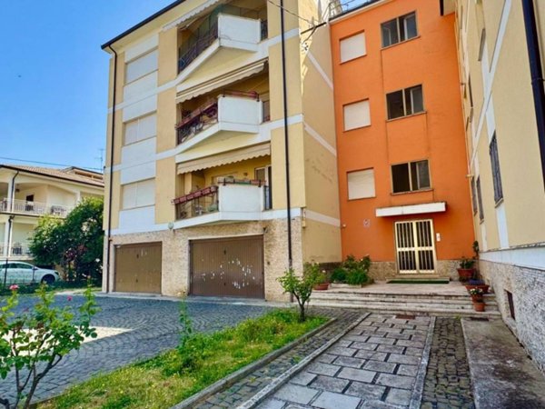 appartamento in vendita ad Avezzano in zona Caruscino