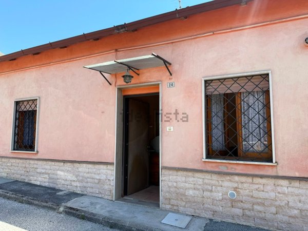 casa indipendente in vendita ad Avezzano in zona San Pelino