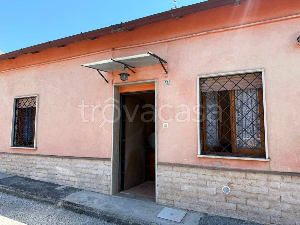 casa indipendente in vendita ad Avezzano in zona San Pelino