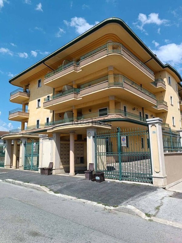 appartamento in vendita ad Avezzano in zona Caruscino