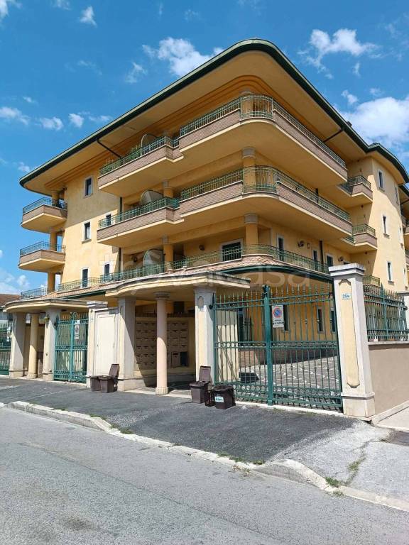 appartamento in vendita ad Avezzano in zona Caruscino