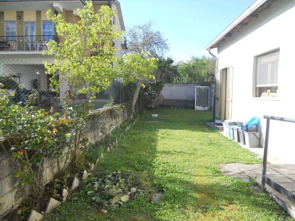 casa indipendente in vendita ad Avezzano in zona Caruscino