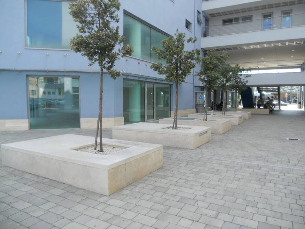 ufficio in vendita ad Avezzano in zona Caruscino