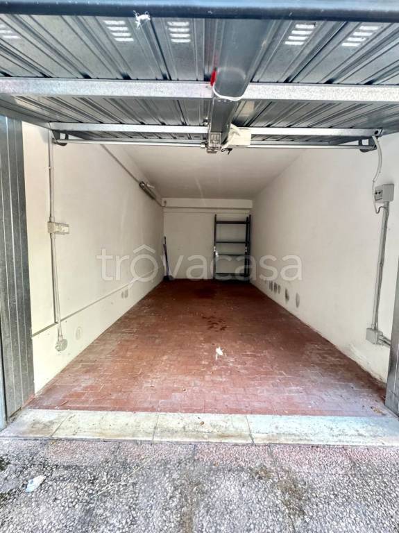 locale di sgombero in vendita ad Avezzano in zona Caruscino