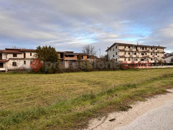 casa indipendente in vendita ad Avezzano in zona Caruscino