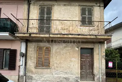casa indipendente in vendita ad Avezzano in zona Caruscino