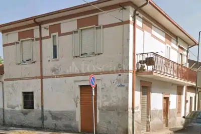 casa indipendente in vendita ad Avezzano in zona Caruscino