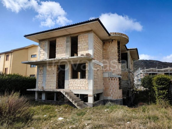 casa indipendente in vendita ad Avezzano
