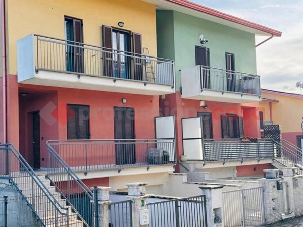 casa indipendente in vendita ad Avezzano in zona Caruscino