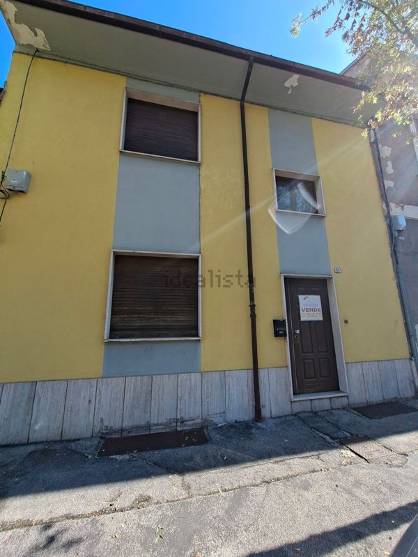 casa indipendente in vendita ad Avezzano
