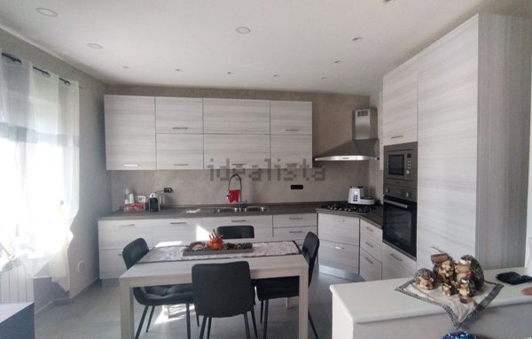 casa indipendente in vendita ad Avezzano in zona Caruscino