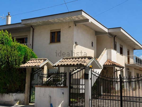 appartamento in vendita ad Avezzano in zona Caruscino