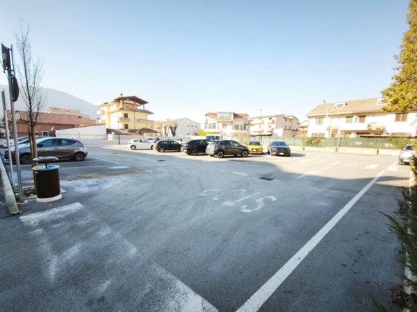 locale commerciale in vendita ad Avezzano in zona Caruscino