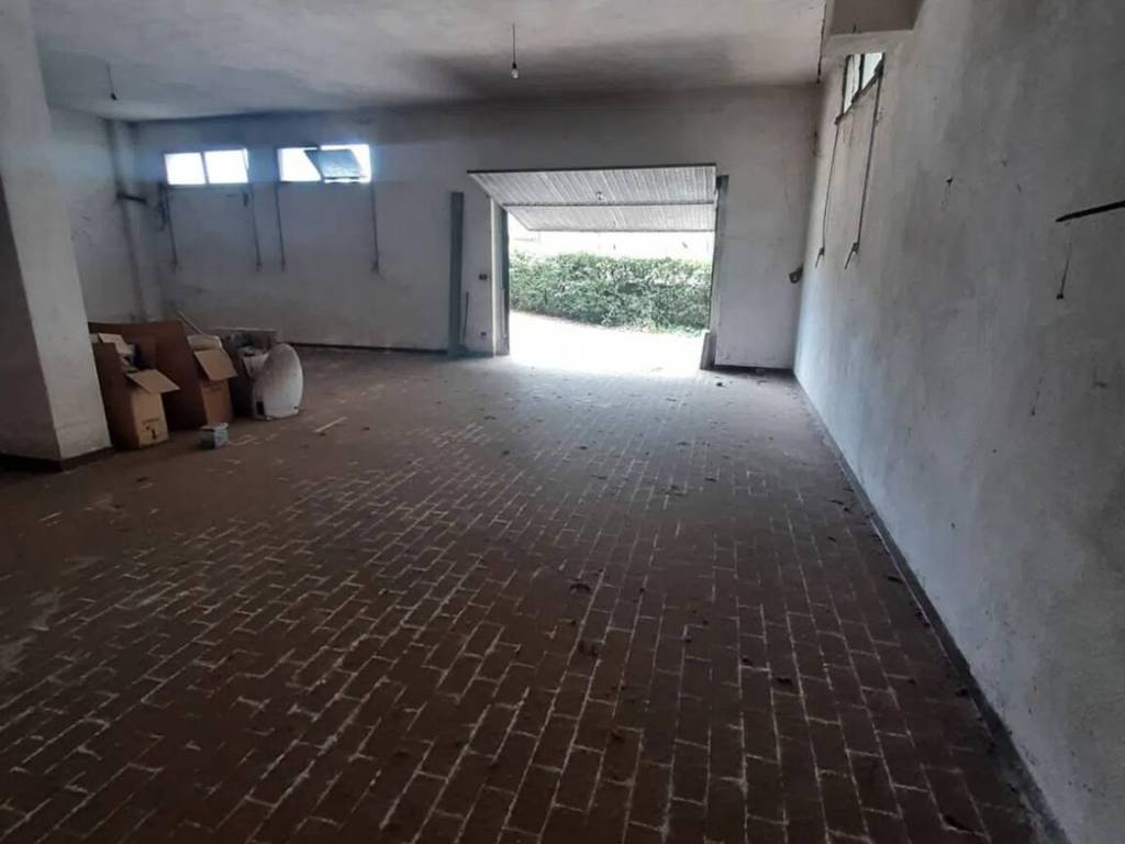 box auto in vendita ad Avezzano