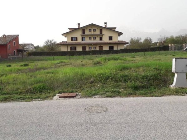terreno agricolo in vendita ad Avezzano in zona Caruscino