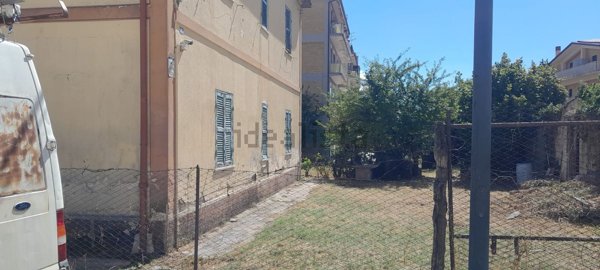 casa indipendente in vendita ad Avezzano in zona Caruscino