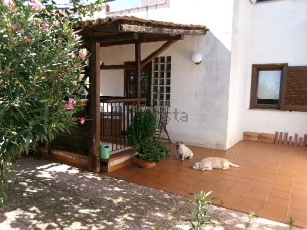 casa indipendente in vendita ad Avezzano in zona Caruscino