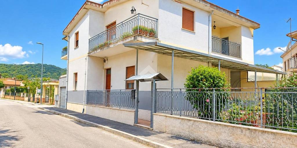 casa indipendente in vendita ad Avezzano