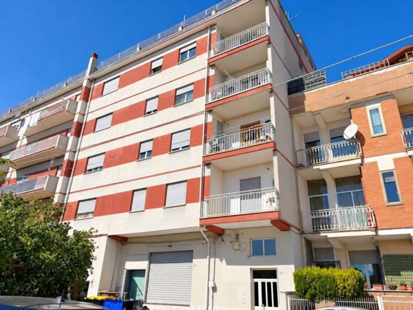 appartamento in vendita ad Avezzano in zona Caruscino